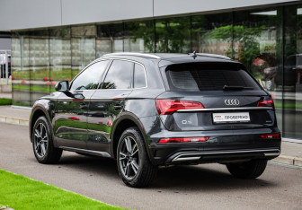 Подержанный автомобиль Audi Q5 2021 года (8 фото)