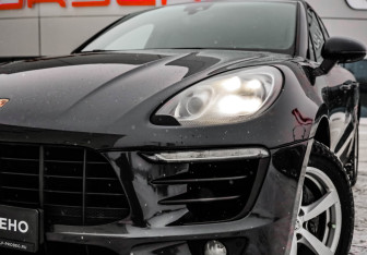 Подержанный автомобиль Porsche Macan 2016 года (2 фото)