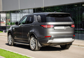 Подержанный автомобиль Land Rover Discovery 2019 года (8 фото)