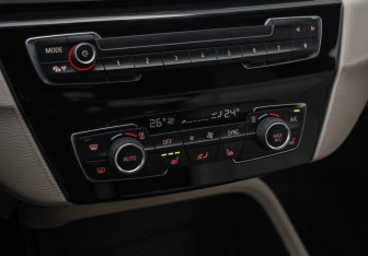 Подержанный автомобиль BMW X1 2021 года (17 фото)