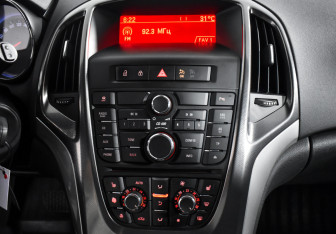 Подержанный автомобиль Opel Astra Hatchback 2012 года (16 фото)