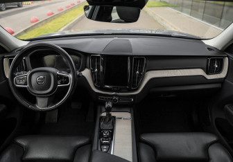 Подержанный автомобиль Volvo XC60 2020 года (11 фото)