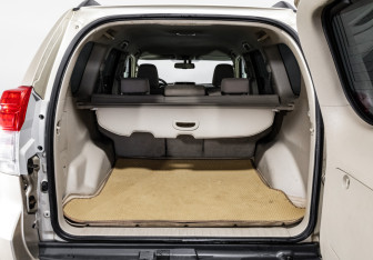 Подержанный автомобиль Toyota Land Cruiser Prado 2010 года (20 фото)