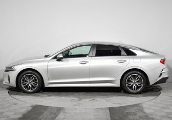 Подержанный автомобиль Kia K5 2021 года (8 фото)