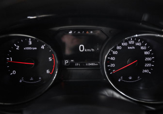 Подержанный автомобиль Kia Carnival 2018 года (12 фото)