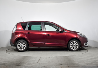 Подержанный автомобиль Renault Scenic 2013 года (4 фото)