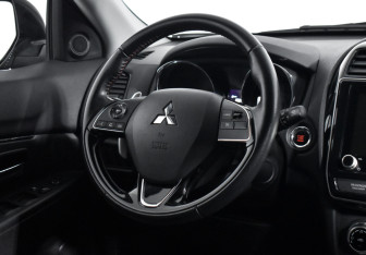 Подержанный автомобиль Mitsubishi ASX 2021 года (14 фото)