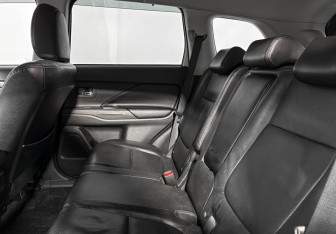 Подержанный автомобиль Mitsubishi Outlander 2013 года (12 фото)