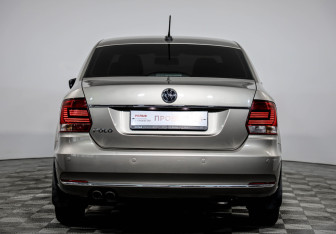 Подержанный автомобиль Volkswagen Polo Sedan 2017 года (6 фото)