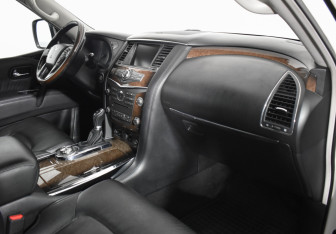 Подержанный автомобиль Infiniti QX56 2011 года (13 фото)