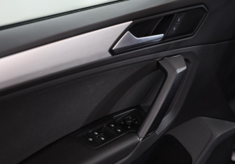 Подержанный автомобиль Volkswagen Tiguan 2021 года (18 фото)