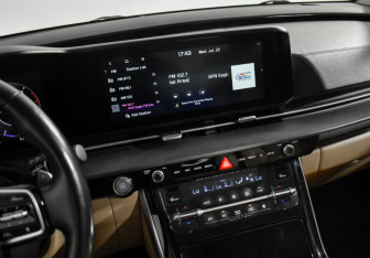 Подержанный автомобиль Kia Carnival 2020 года (18 фото)