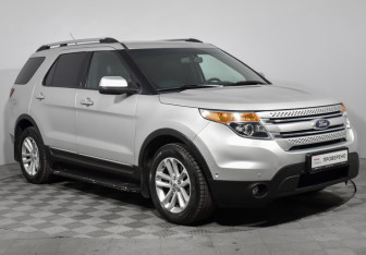 Подержанный автомобиль Ford Explorer 2015 года (3 фото)