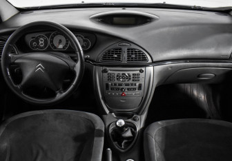 Подержанный автомобиль Citroen C5 Liftback 2006 года (17 фото)