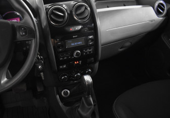 Подержанный автомобиль Renault Duster 2018 года (17 фото)
