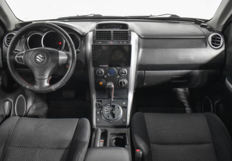 Подержанный автомобиль Suzuki Grand Vitara 2008 года (13 фото)