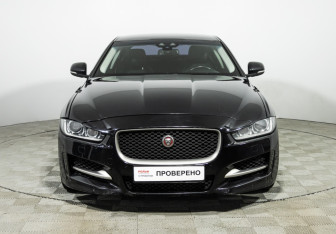 Подержанный автомобиль Jaguar XE 2016 года (2 фото)
