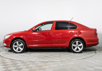 Подержанный автомобиль Skoda Octavia Liftback 2011 года (8 фото)
