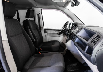 Подержанный автомобиль Volkswagen Caravelle 2018 года (17 фото)