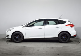 Подержанный автомобиль Ford Focus Hatchback 2017 года (8 фото)