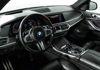 Подержанный автомобиль BMW X7 2021 года (11 фото)