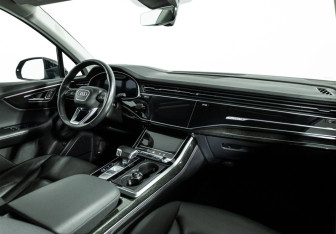 Подержанный автомобиль Audi Q7 2021 года (9 фото)