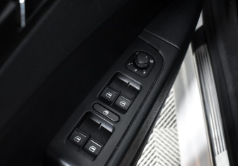 Подержанный автомобиль Skoda Superb Liftback 2011 года (10 фото)