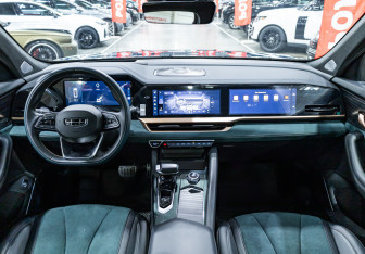 Подержанный автомобиль Geely Monjaro 2023 года (16 фото)