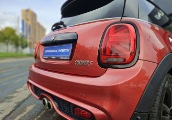 Подержанный автомобиль MINI Hatch 2020 года (8 фото)