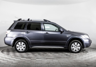 Подержанный автомобиль Mitsubishi Outlander 2007 года (4 фото)