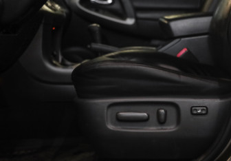 Подержанный автомобиль Toyota RAV4 2010 года (22 фото)