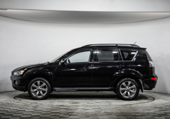 Подержанный автомобиль Mitsubishi Outlander 2012 года (8 фото)