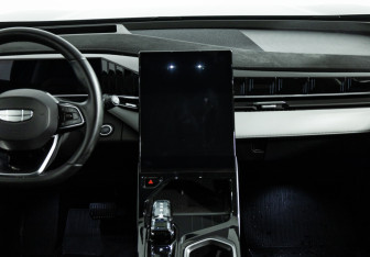 Подержанный автомобиль Geely Atlas 2024 года (14 фото)