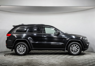 Подержанный автомобиль Jeep Grand Cherokee 2018 года (4 фото)