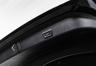 Подержанный автомобиль BMW X4 2016 года (21 фото)