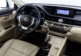 Подержанный автомобиль Lexus ES 2013 года (17 фото)