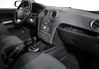 Подержанный автомобиль Ford Fusion 2008 года (15 фото)