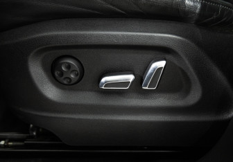 Подержанный автомобиль Audi Q5 2012 года (15 фото)