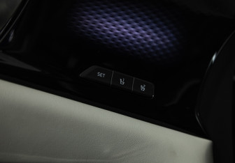 Подержанный автомобиль Kia Carnival 2023 года (28 фото)