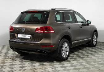 Подержанный автомобиль Volkswagen Touareg 2013 года (5 фото)