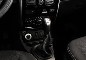 Подержанный автомобиль Nissan Terrano 2018 года (10 фото)