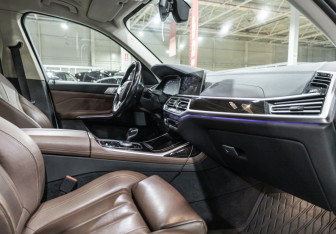 Подержанный автомобиль BMW X7 2020 года (17 фото)