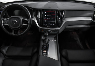 Подержанный автомобиль Volvo XC60 2019 года (14 фото)