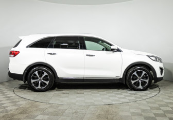 Подержанный автомобиль Kia Sorento 2016 года (4 фото)