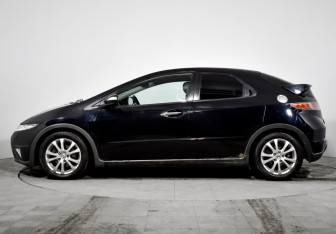 Подержанный автомобиль Honda Civic Hatchback 2008 года (8 фото)