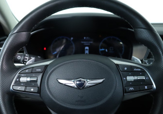 Подержанный автомобиль Genesis G70 2022 года (20 фото)