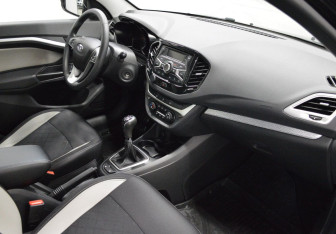 Подержанный автомобиль LADA (ВАЗ) Vesta Sedan 2019 года (12 фото)