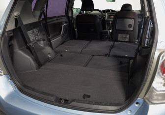 Подержанный автомобиль Toyota Verso 2010 года (28 фото)