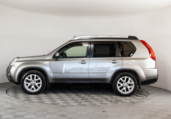 Подержанный автомобиль Nissan X-Trail 2011 года (8 фото)