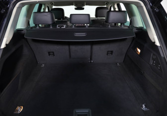 Подержанный автомобиль Volkswagen Touareg 2016 года (27 фото)
